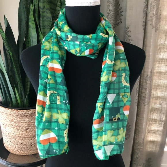 Lightweight Plaid Irish Rectangle Scarf clover St Patrick’s Horseshoe Ireland - Picture 2 of 3